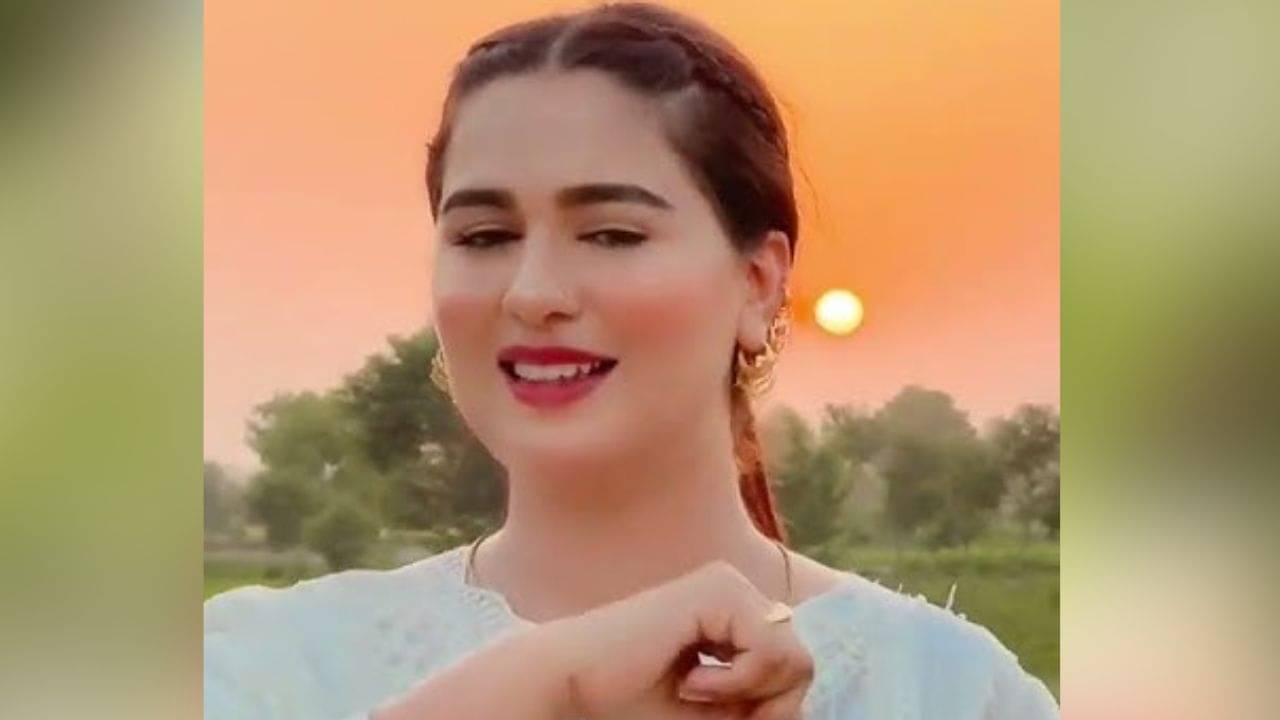 Photos: গায়ে একটাও সুতো নেই...প্রাইভেট ভিডিয়ো ফাঁস পাক টিকটক তারকার