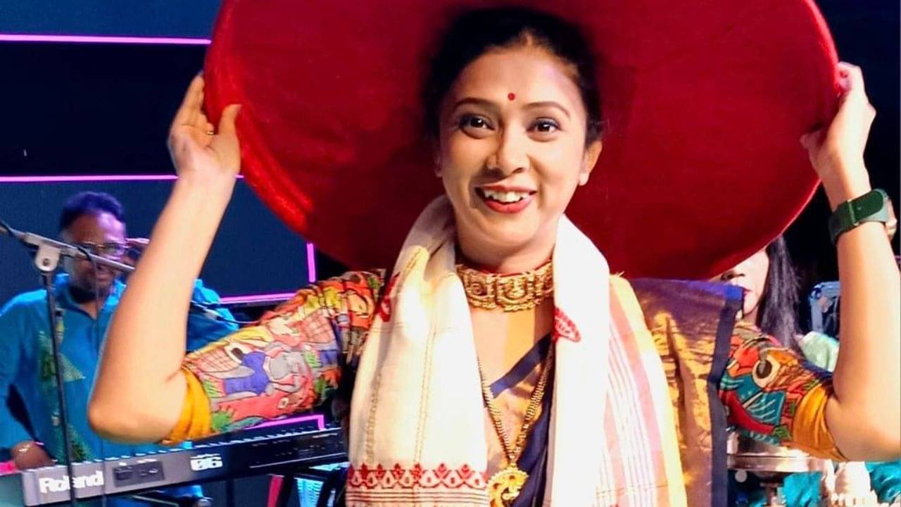 Pousali Banerjee at Police Station: মালদহ থানায় আটক গায়িকা পৌষালী, হোটেল থেকে তুলে নিয়ে যায় পুলিশ