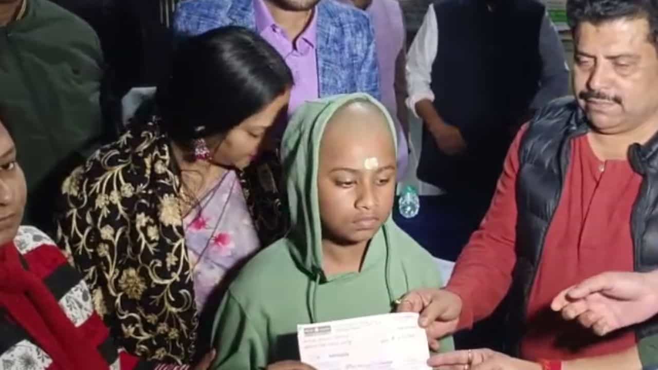 Basirhat: চিমনি দুর্ঘটনায় রাজ্য দিচ্ছে ২ লক্ষ টাকা, ক্ষতিপূরণ শুনে মৃতের স্ত্রী বললেন... Basirhat: চিমনি দুর্ঘটনায় রাজ্য দিচ্ছে ২ লক্ষ টাকা, ক্ষতিপূরণ শুনে মৃতের স্ত্রী বললেন...