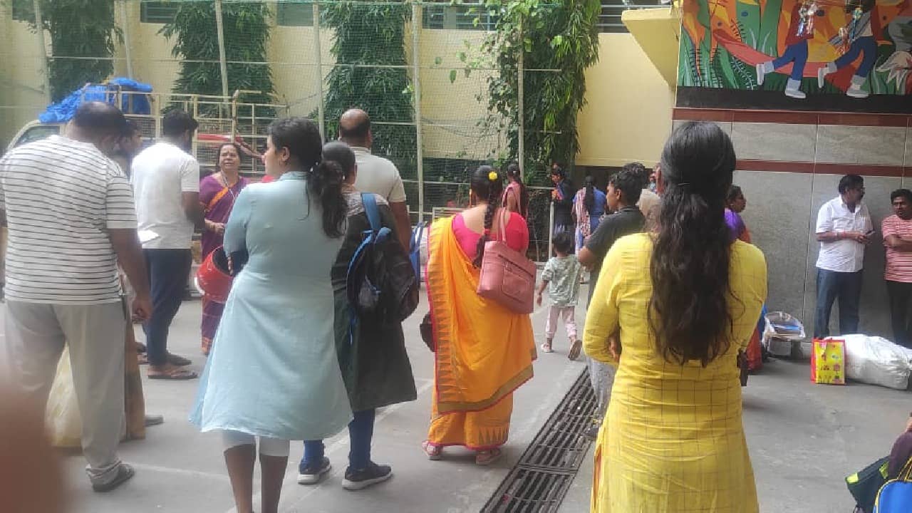 Bengaluru bomb threat: সাত সকালে ১৫টিরও বেশি স্কুলে বোমা হামলার হুমকি! চলছে তল্লাশি