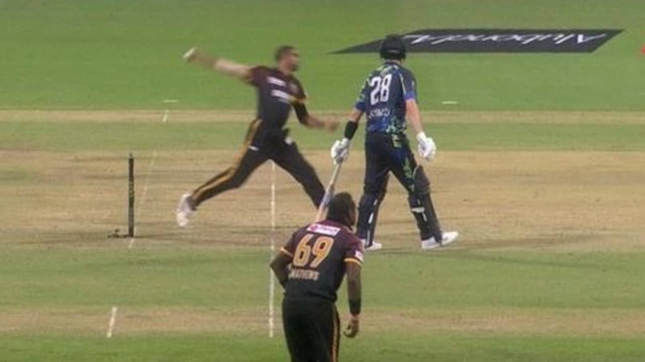 T10 League: মরুশহরে ভারতীয় বোলারের বিরাট নো বল, তোলপাড় ক্রিকেট মহল