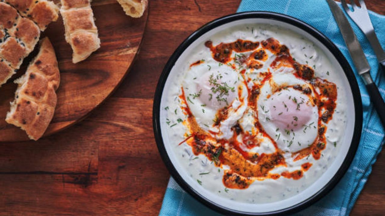 Butter Garlic Egg Recipe শীতের দিনে এমন পরোটার সঙ্গে এগ বাটার গার্লিক