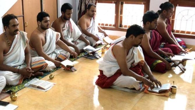 এবার চণ্ডীপাঠ, ৫ হাজার ব্রাহ্মণ সমাগমে থাকতে পারেন মমতা: সূত্র এবার চণ্ডীপাঠ, ৫ হাজার ব্রাহ্মণ সমাগমে থাকতে পারেন মমতা: সূত্র