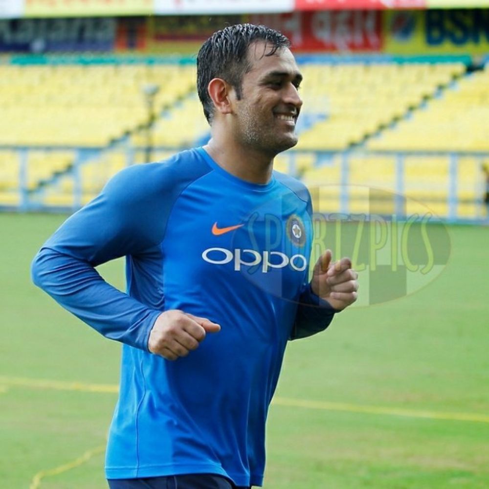ভারতকে তিনটে আইসিসি ট্রফি এনে দিয়েছেন মাহি। ভারতের সফল অধিনায়কের তালিকায় প্রথমের দিকেই রয়েছে ধোনির নাম। (ছবি: সোশ্যাল মিডিয়া)