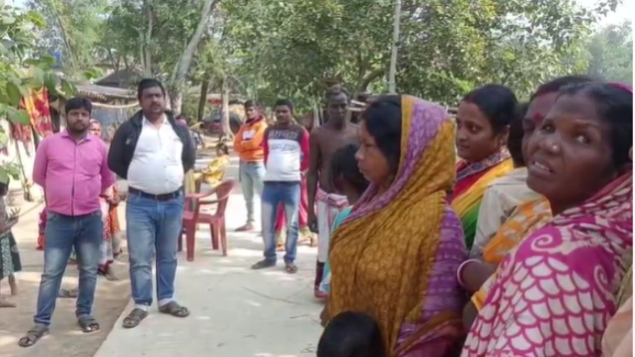 Farmer's Suicide: বাড়ির অদূরে গাছে ঝুলছিলেন চাষি! মৃত্যুর কারণ নিয়ে ধোঁয়াশা