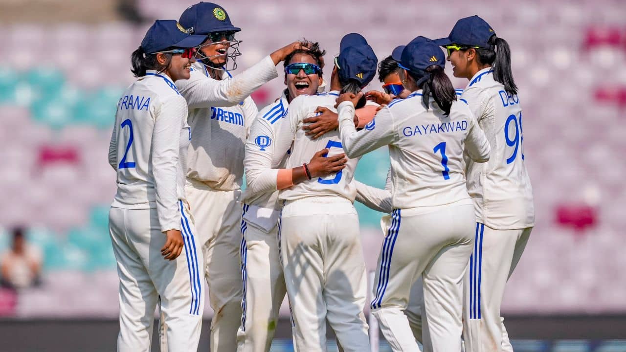 IND W vs ENG W Test: ২৫ বছরের রেকর্ড ভেঙে ঘরের মাঠে ইংল্যান্ডের বিরুদ্ধে বদলা হরমনপ্রীতের ভারতের