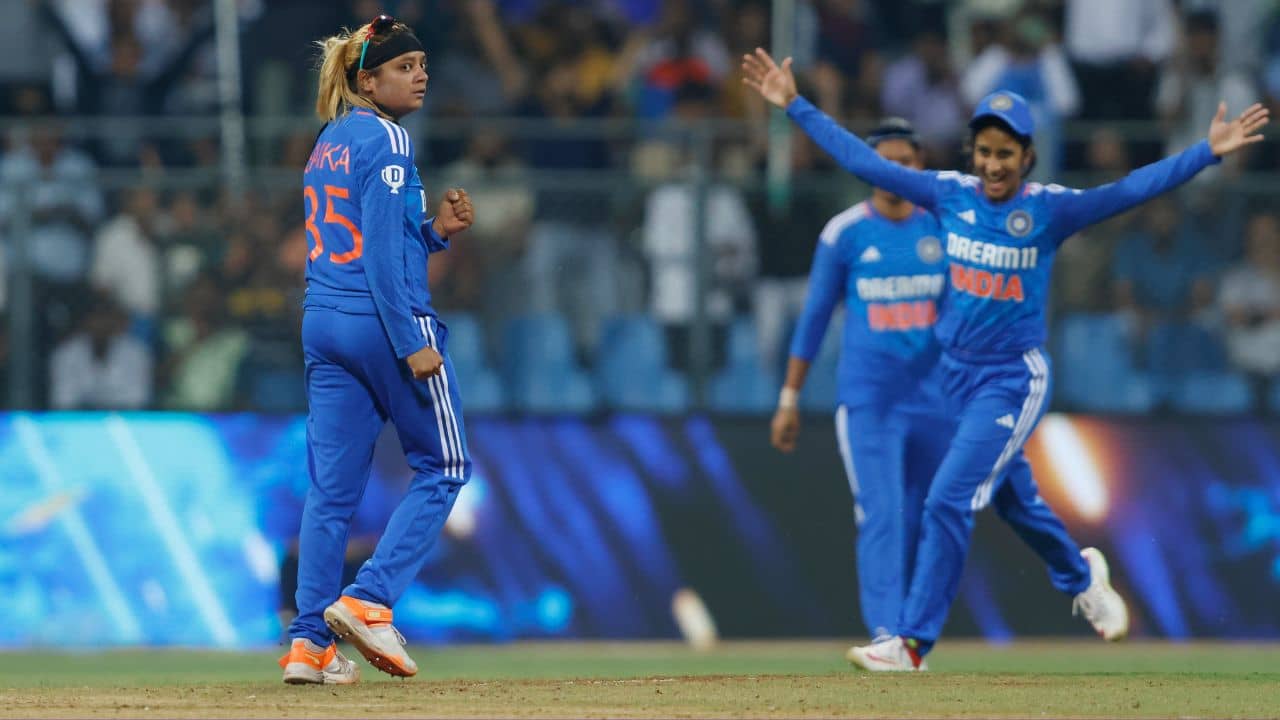 IND W vs ENG W: সাইকা-শ্রেয়াঙ্কার অনবদ্য বোলিং, শেষ ম্যাচে জিতল ভারত