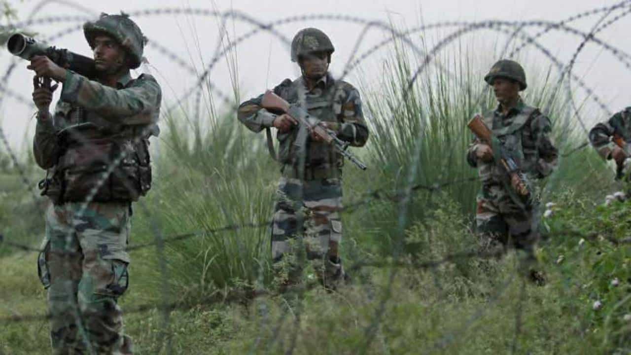 Terror Attack: ফের লক্ষ্য সেনাবাহিনী, গুলির শব্দে কেঁপে উঠল পুঞ্চ Terror Attack: ফের লক্ষ্য সেনাবাহিনী, গুলির শব্দে কেঁপে উঠল পুঞ্চ
