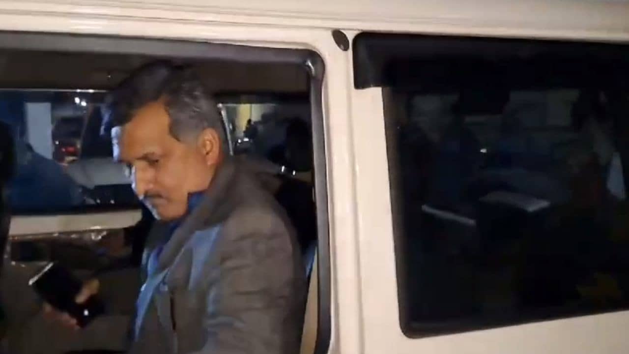 Awas Yojana: মমতার উত্তরবঙ্গ সফরের মাঝে আবাস তদন্তে জলপাইগুড়িতে কেন্দ্রীয় দল