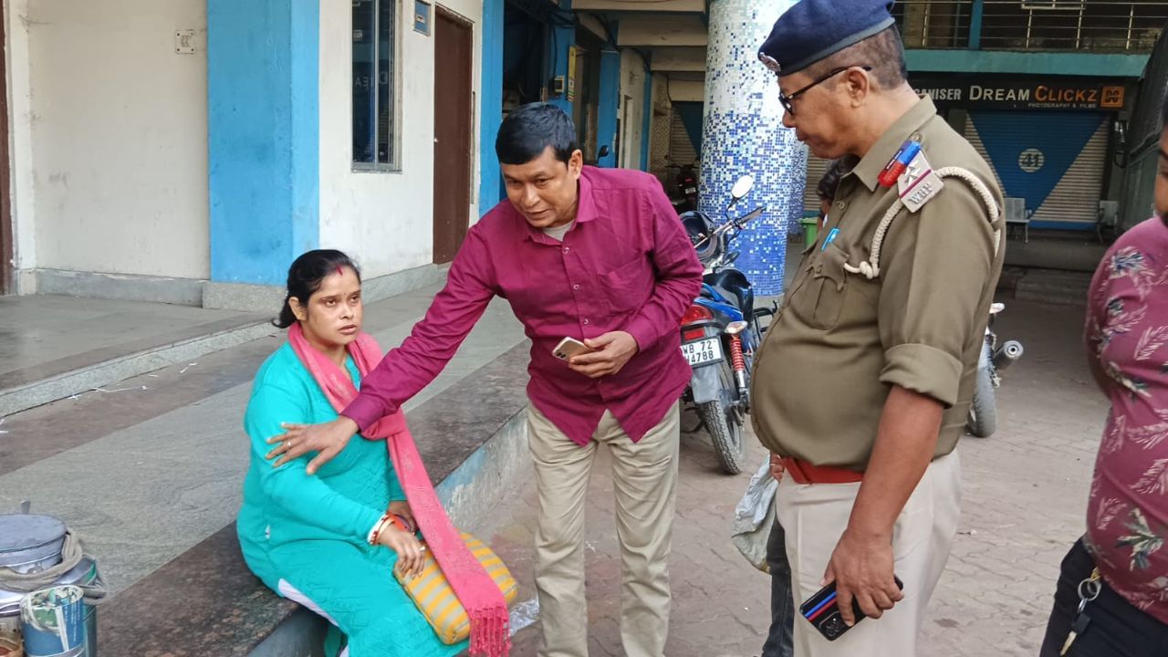 Jalpaiguri: প্রতিযোগিতায় 'ফিনিশিং পয়েন্টে' পৌঁছানোর আগেই ২ বাসের মাঝে ঢুকল ট্রেলর! ভয়ঙ্করকাণ্ড