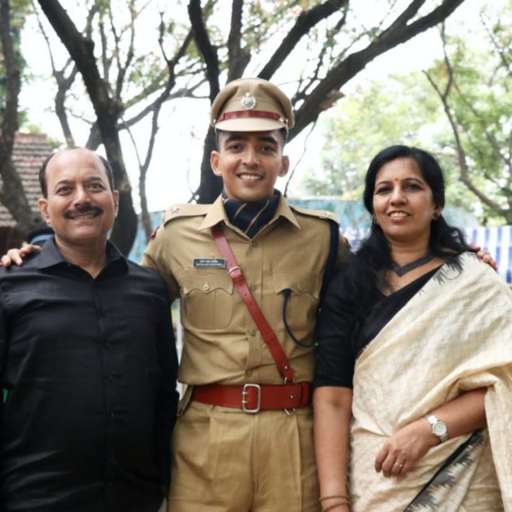 তবে হাল ছাড়েননি। ইউপিএসসির ভিন্ন ভিন্ন রাউন্ডের জন্য আলাদা করে পড়াশোনা করতেন। অবশেষে চতুর্থবারের প্রচেষ্টায় পাশ করেন। (ছবি:সোশ্যাল মিডিয়া)