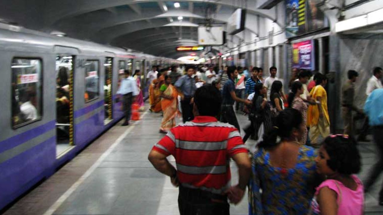 Kolkata Metro: অফিস ছুটির টাইমে বিঘ্নিত মেট্রো পরিষেবা, পেরোতে পারবেন না যতীন দাস পার্ক