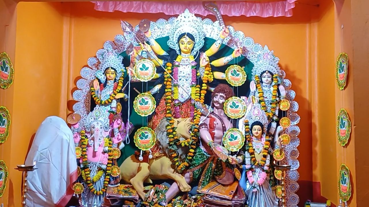 Durga Puja in Winter: ডিসেম্বরের ভরা শীতেও দুর্গাপুজো! শতাব্দী প্রাচীন এই প্রথা কোথায় জানেন?