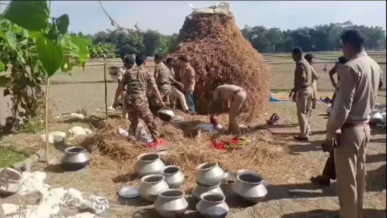 Hooch in Dhupguri: চোলাইয়ের বহর দেখে চোখ কপালে! রমরমিয়ে চলছিল কারবার