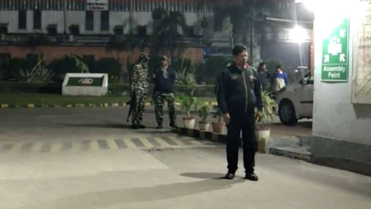 IT Raid in Nadia: নদিয়ায় মদের কারখানায় আয়কর হানা, পড়শি রাজ্যের ৩৫৩ কোটির লিঙ্ক?