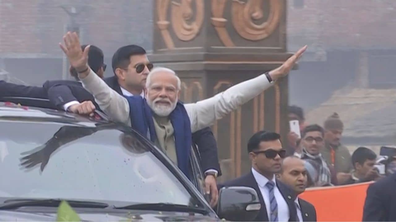 PM Narendra Modi: রামতীর্থ অযোধ্যায় নমো, রাস্তার দুধারে পুষ্পবৃষ্টিতে গ্র্যান্ড ওয়েলকাম