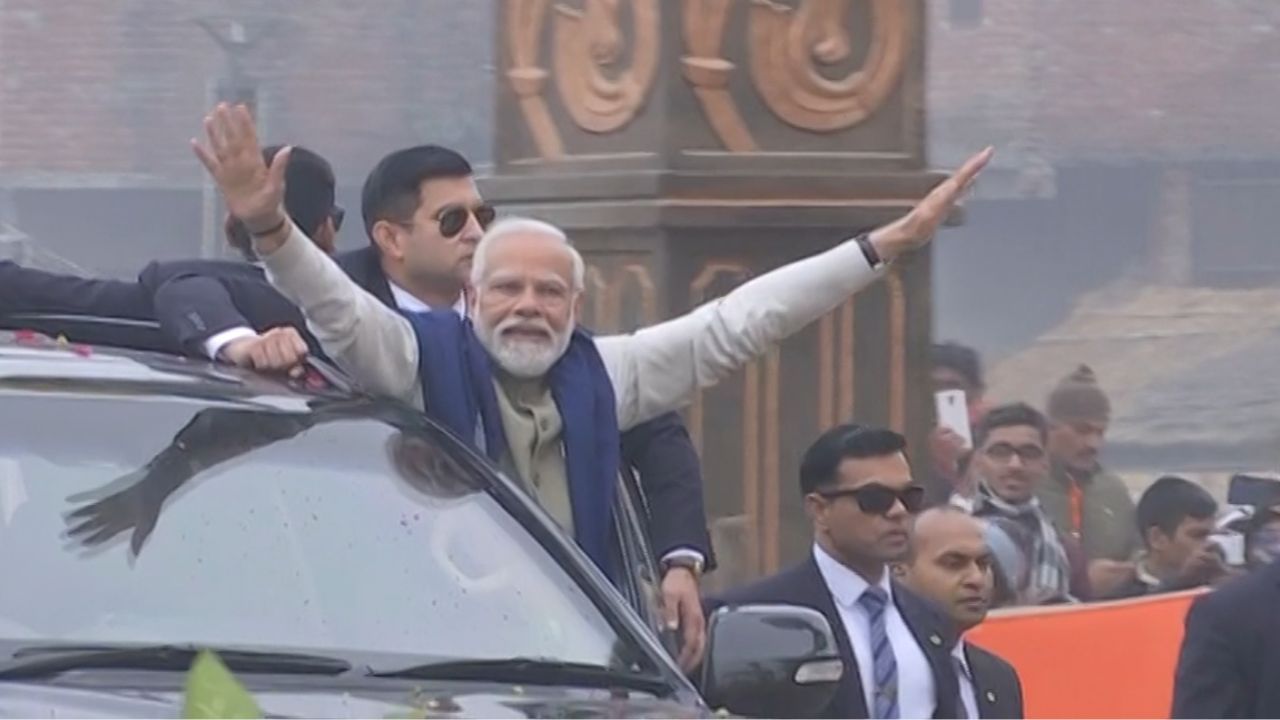 PM Narendra Modi: রামতীর্থ অযোধ্যায় নমো, রাস্তার দু'ধারে পুষ্পবৃষ্টিতে গ্র্যান্ড ওয়েলকাম