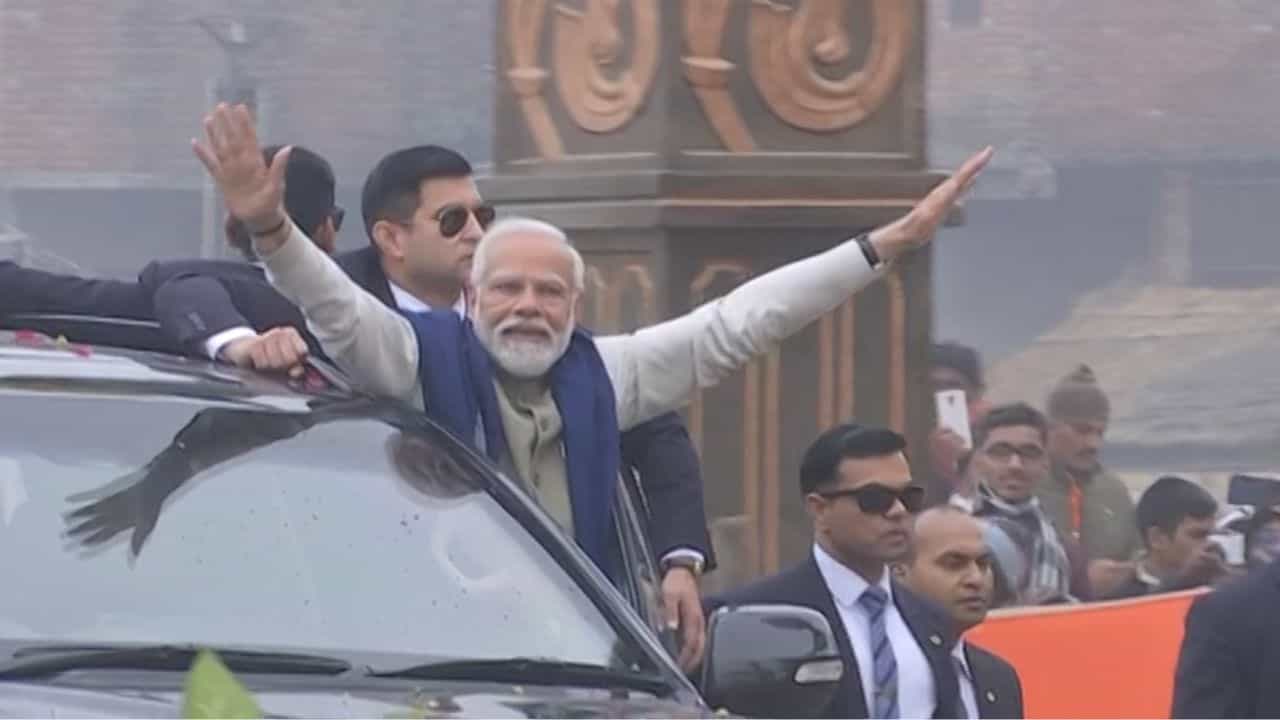 PM Narendra Modi: রামতীর্থ অযোধ্যায় নমো, রাস্তার দু'ধারে পুষ্পবৃষ্টিতে গ্র্যান্ড ওয়েলকাম PM Narendra Modi: রামতীর্থ অযোধ্যায় নমো, রাস্তার দু'ধারে পুষ্পবৃষ্টিতে গ্র্যান্ড ওয়েলকাম