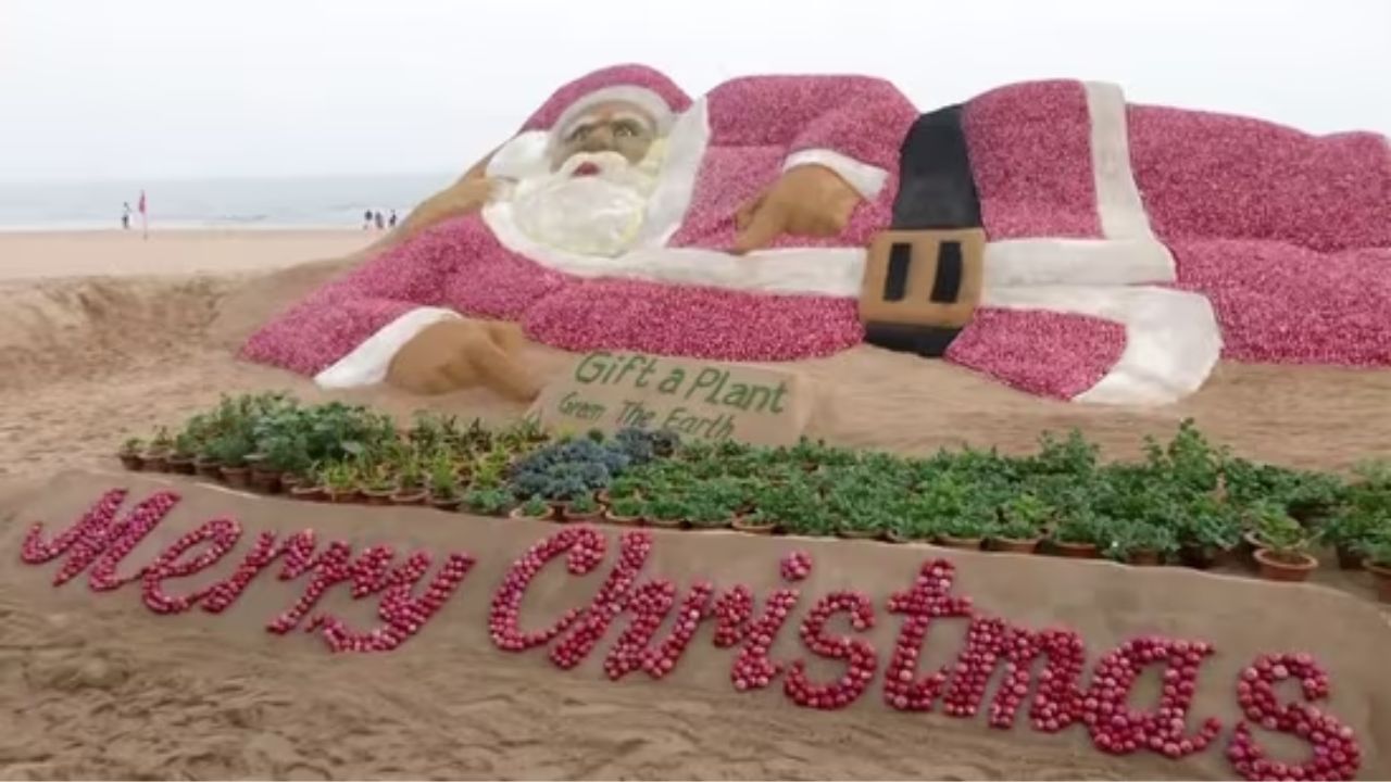 World's Biggest Santa Claus: যীশু নয়, জগন্নাথের শহরে তৈরি হল বিশ্বের সবথেকে বড় সান্টা ক্লজ, দেখে আসুন