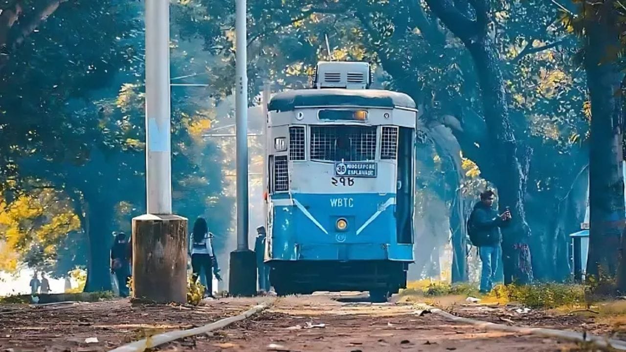 Tramways of Kolkata: 'চল রাস্তায় সাজি ট্রাম লাইন...' আজ বেমানান, গতির শহরে ধীরগতির নস্টালজিয়া আর চাইছে না রাজ্য! Tramways of Kolkata: 'চল রাস্তায় সাজি ট্রাম লাইন...' আজ বেমানান, গতির শহরে ধীরগতির নস্টালজিয়া আর চাইছে না রাজ্য!