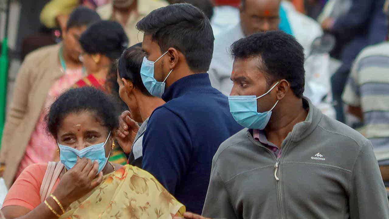 COVID-19 New Variant: টানা জ্বর, সর্দি-কাশিতে নাক বন্ধ? করোনার নয়া ভ্যারিয়েন্টে আক্রান্ত হননি তো? COVID-19 New Variant: টানা জ্বর, সর্দি-কাশিতে নাক বন্ধ? করোনার নয়া ভ্যারিয়েন্টে আক্রান্ত হননি তো?