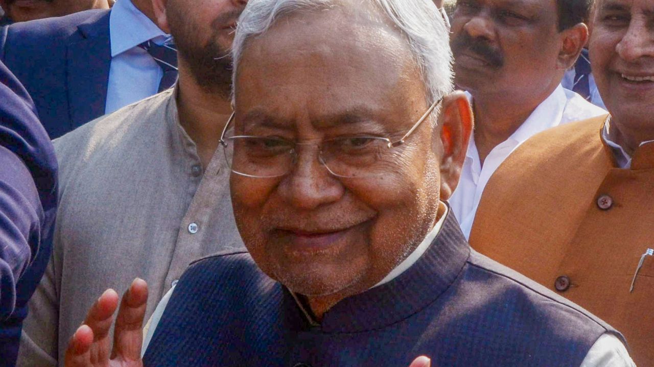 Nitish Kumar: মমতার উপর বেজায় চটে, INDIA জোটে থাকবেন তো নীতীশ? তুঙ্গে জল্পনা