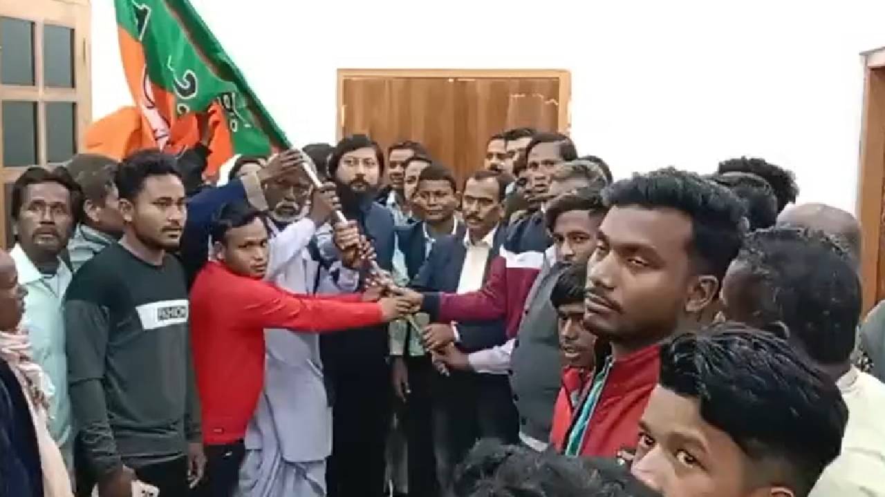 BJP Joining: শাসকশিবিরে ভাঙন, নিশীথ প্রামাণিকের হাত ধরে বিজেপিতে যোগ তৃণমূল নেতার