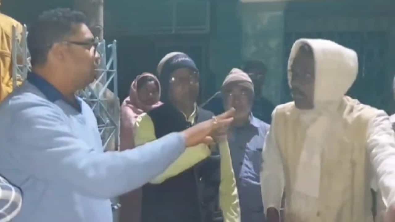 Purulia: 'তৃণমূলের নেতা মন্ত্রী কিছু করলেই চোর, আর...', ধান কেনা নিয়ে ধুন্ধুমার পুরুলিয়ায় Purulia: 'তৃণমূলের নেতা মন্ত্রী কিছু করলেই চোর, আর...', ধান কেনা নিয়ে ধুন্ধুমার পুরুলিয়ায়