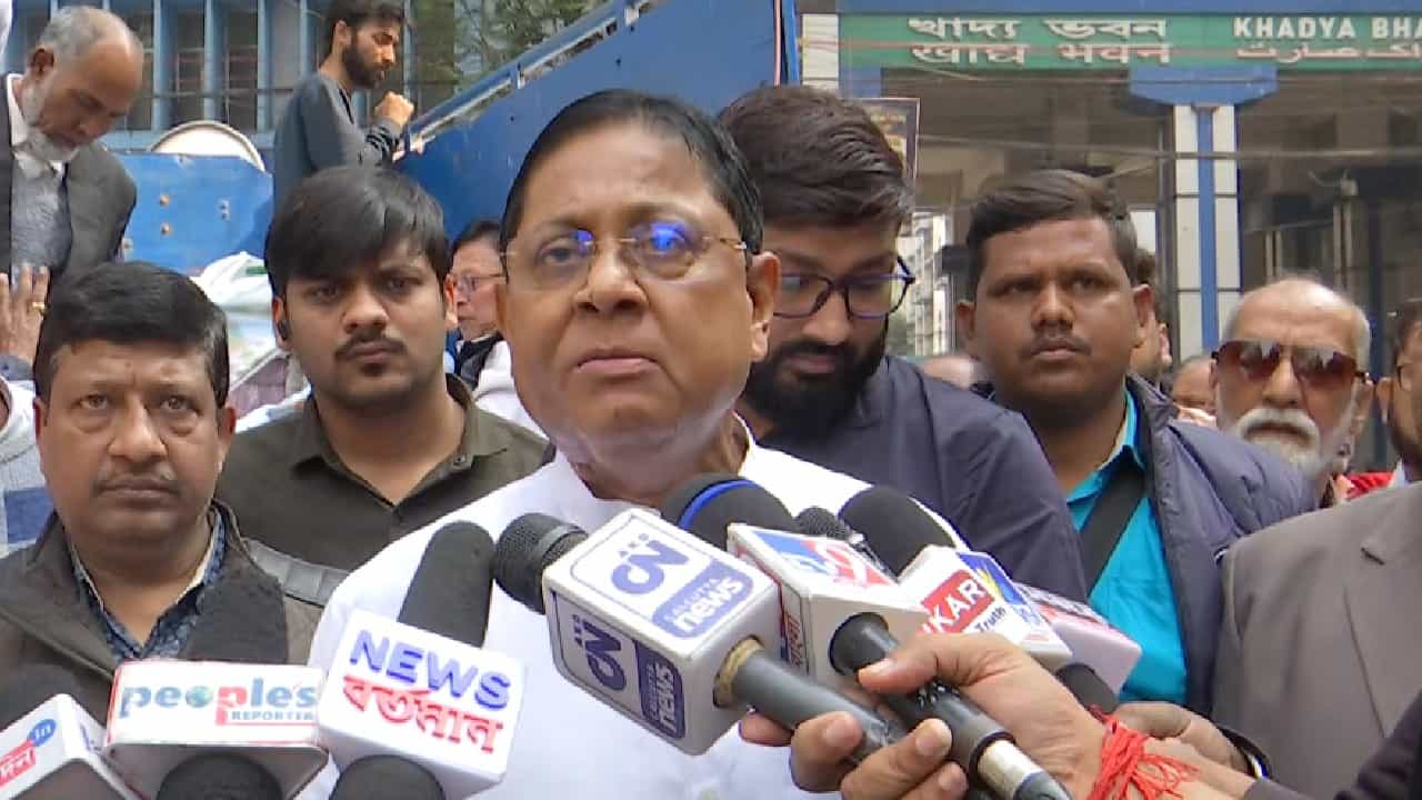 Ration Bandh: নতুন বছরের শুরুতেই 'অনির্দিষ্টকালের' রেশন ধর্মঘটের ডাক Ration Bandh: নতুন বছরের শুরুতেই 'অনির্দিষ্টকালের' রেশন ধর্মঘটের ডাক
