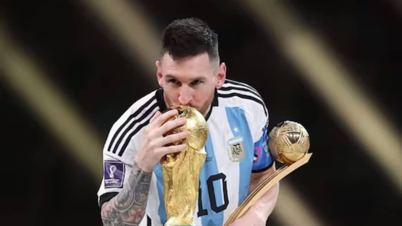 Lionel Messi: পরের বিশ্বকাপেও খেলবেন? মেসির ইঙ্গিতে মুখে হাসি ভক্তদের