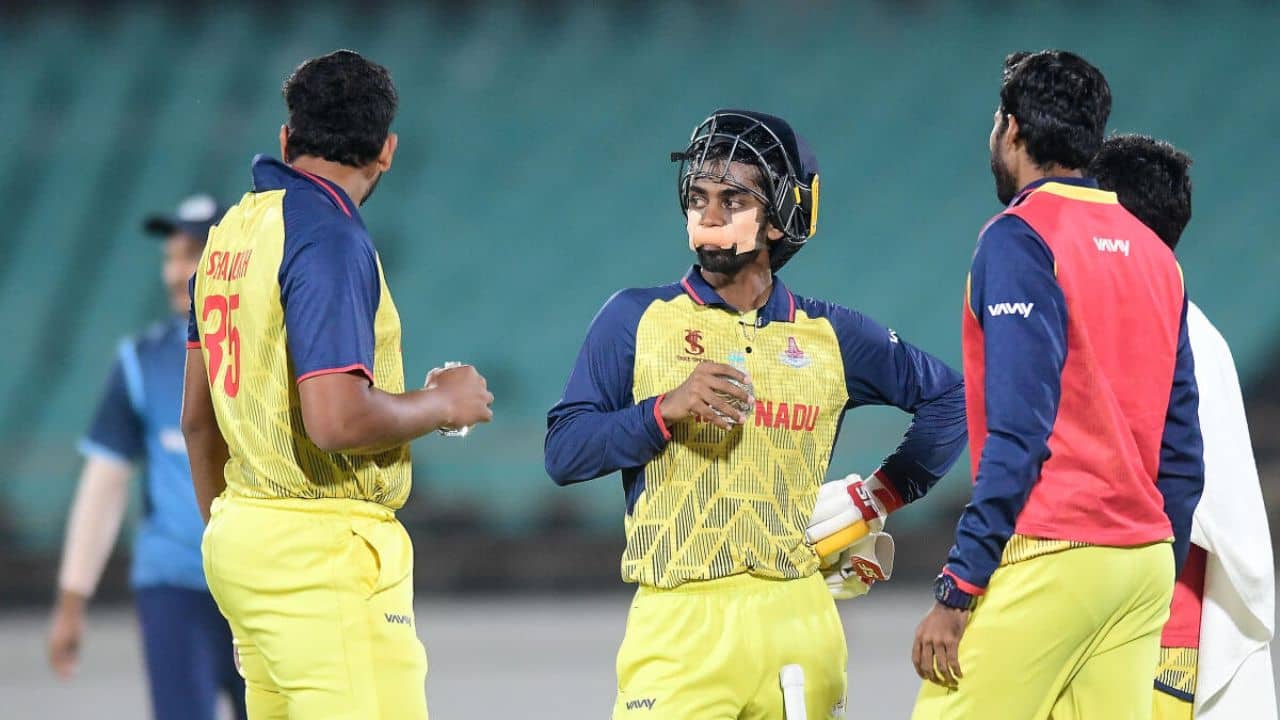 Baba Indrajit-Vijay Hazare Trophy: ফালাফালা ঠোঁট, ব্যান্ডেজে ঢাকা মুখ, তাও ব্যাট হাতে অতিমানবিক ৬৪, ইন্দ্রজিৎকে কুর্নিশ