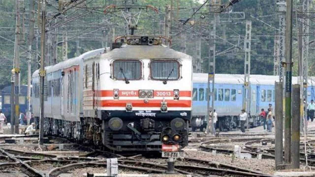 Train Cancelled: আন্দোলনের জেরে থমকে রেল, বাংলায় কোন কোন ট্রেনে পড়ল প্রভাব?