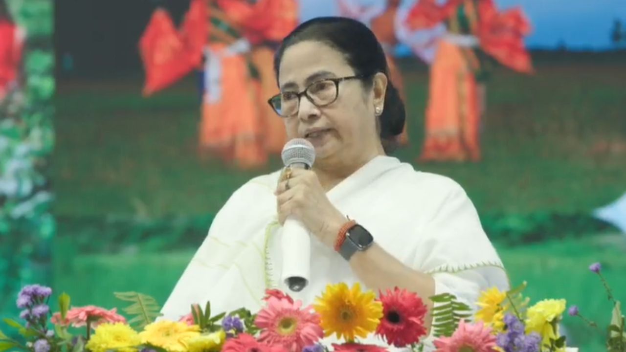 Mamata Banerjee in Jalpaiguri: ৬ বন্ধ চা বাগান সরকার নিয়ে নেবে: মমতা