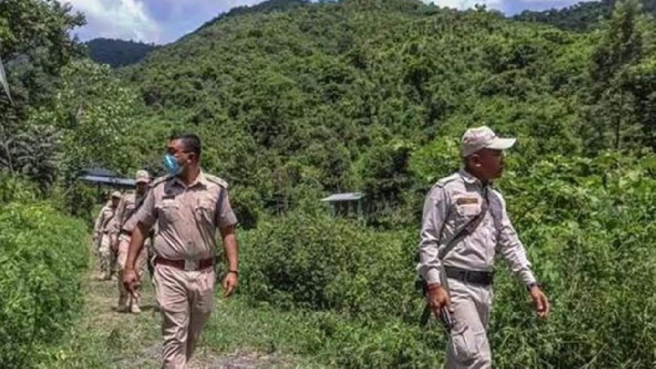 Manipur violence: ফের গোলাগুলি মণিপুরে, গ্রামে গিয়ে সেনা দেখল পড়ে আছে ১৩টি মৃতদেহ