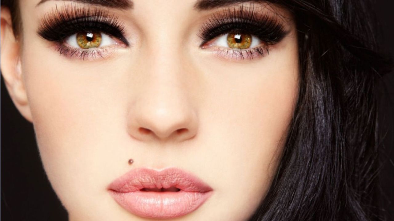 সামুদ্রিক শাস্ত্রে বলা হয়েছে যে ব্যক্তির কপালের বাম দিকে তিল থাকে তাদের ব্যবসা এবং চাকরি উভয় ক্ষেত্রেই সমস্যায় পড়তে হতে পারে। সাফল্য পেতে তাদের বারবার চ্যালেঞ্জের মুখোমুখি হতে হয়। সংগ্রাম করতে হয় বহুক্ষেত্রে। কখনও কখনও, কর্মক্ষেত্রে প্রতিশোধ নিয়ে উদ্বিগ্ন হতে হয়।