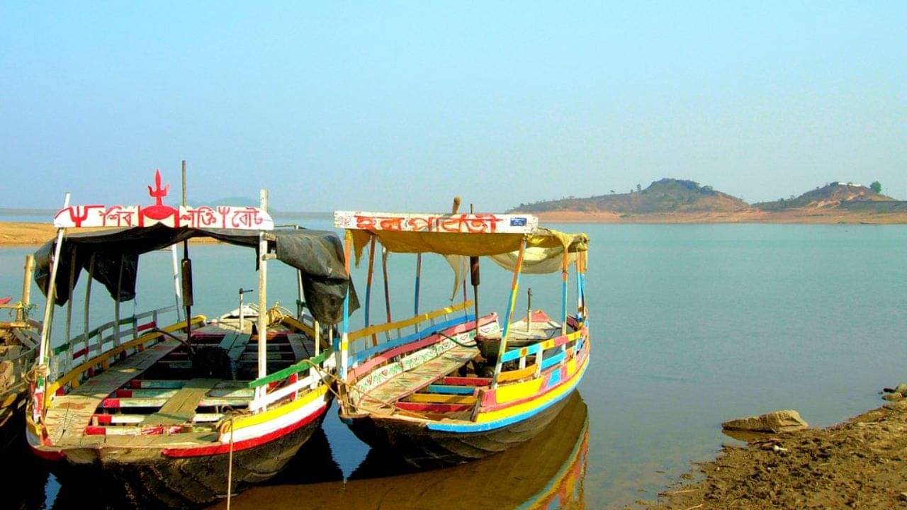 Mukutmanipur: পরেশনাথ পাহাড়, কংসাবতীতে নৌকাবিহার আর সূর্যাস্ত—সব মিলিয়ে শীতে জমজমাট মুকুটমণিপুর