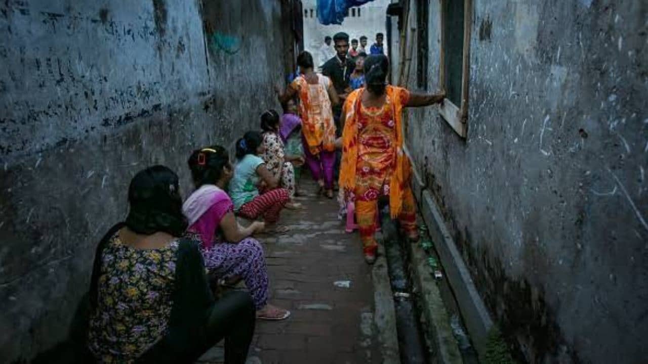 Trafficking of Minors: ‘দিদি’ ঠেলেছিল আঁধার পথে, বাবার মোবাইল বাঁচিয়ে দিল অশোকনগরের তিন স্কুল ছাত্রীকে