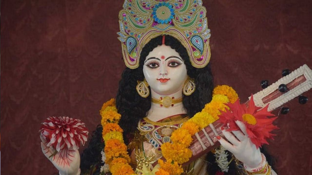 Saraswati Puja 2024 নতুন বছরে সরস্বতী পুজো হবে 'এক্সট্রা স্পেশাল