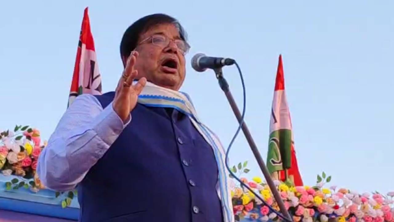 Udayan Guha: 'দেখা পেলেই ঝাঁটাপেটা', উদয়নের বিরুদ্ধে সুর চড়াচ্ছে বিজেপির মহিলা ব্রিগেড Udayan Guha: 'দেখা পেলেই ঝাঁটাপেটা', উদয়নের বিরুদ্ধে সুর চড়াচ্ছে বিজেপির মহিলা ব্রিগেড