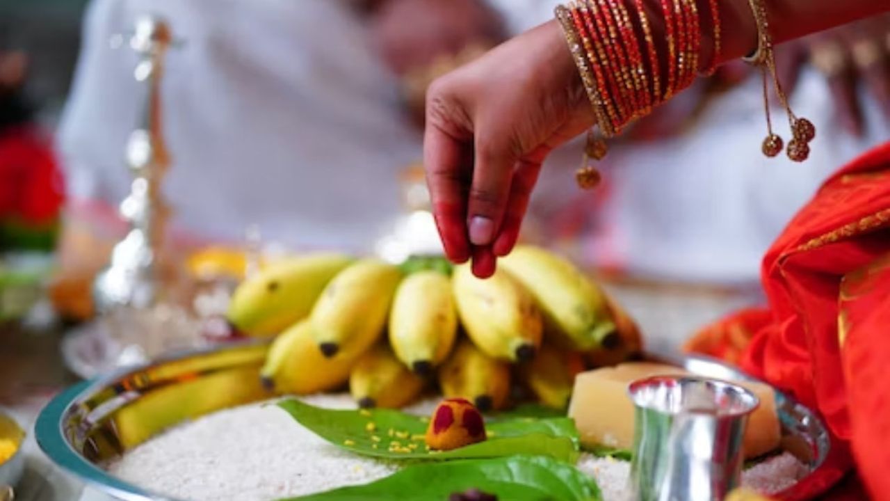  যদি একাদশী দ্রুত শুরু করতে চান তাহলে এই একাদশী থেকেই পালন করতে পারেন। উৎপন্ন একাদশীর দিন উপবাস ও উপাসনা করলে ভগবান বিষ্ণুর বিশেষ আশীর্বাদ পাওয়া যায়। ভক্তদের দুঃখ, দোষ ও দারিদ্র দূর করেন বিষ্ণুদেব। 