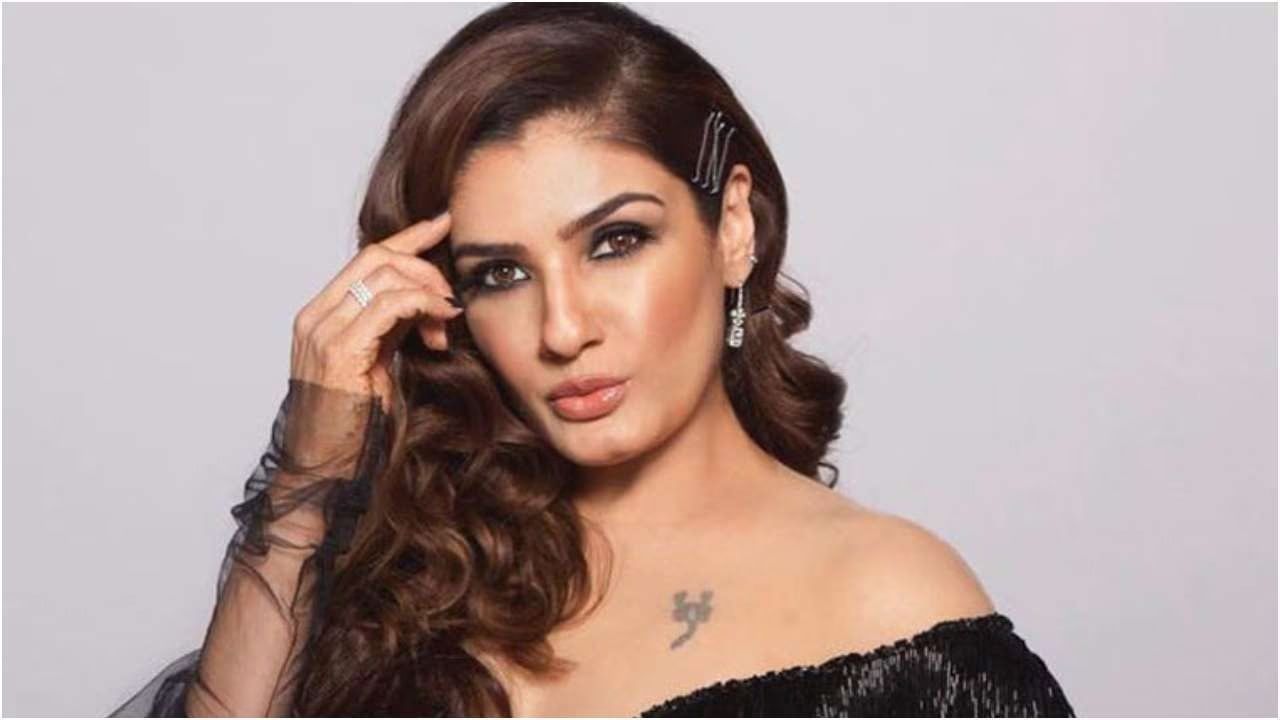 Raveena Tandon: ক্ষমা চাইতে বাধ্য হলেন রবিনা, কী এমন করে ফেললেন অমিতাভ নাতি ও শ্রীদেবীর মেয়ের সঙ্গে?