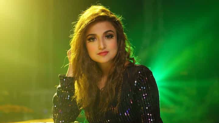 Monali Thakur: পানিহাটি উৎসবে এসে কী ঘটল মোনালি ঠাকুরের সঙ্গে? Monali Thakur: পানিহাটি উৎসবে এসে কী ঘটল মোনালি ঠাকুরের সঙ্গে?