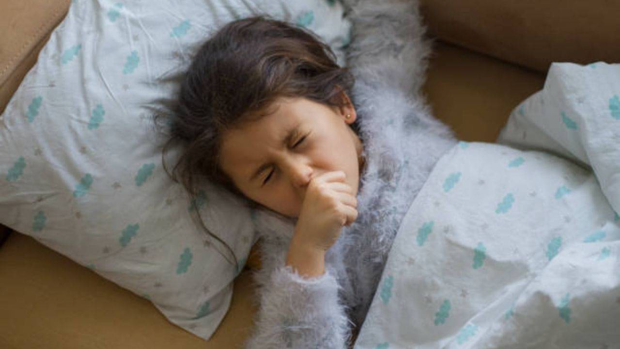 ৫ বছরের কম বয়সি বাচ্চাদের কফ সিরাপ খাওয়া যায় না, যে উপায়ে খুদের সর্দি-কাশি দূর করবেন