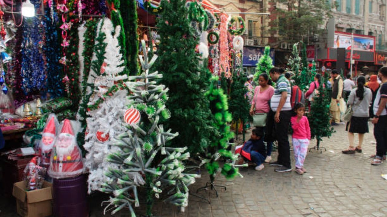 Christmas Festival: বড়দিনের উৎসবে সাজছে পার্ক স্ট্রিট থেকে বো ব্যারাক, কবে থেকে শুরু ক্রিসমাস ফেস্টিভ্যাল?