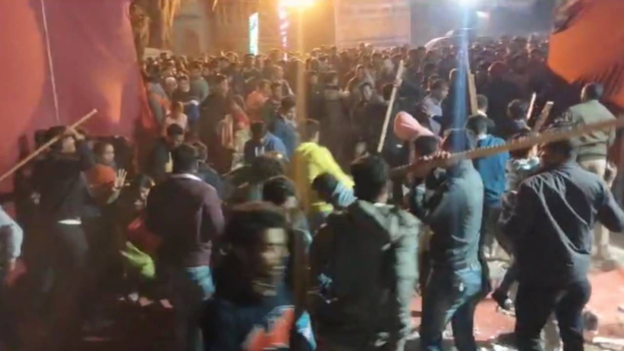Book Fair Chaos: দেগঙ্গার বইমেলায় তুমুল হট্টগোল, ভিড়ের চাপে ভাঙল বইমেলার গেট Book Fair Chaos: দেগঙ্গার বইমেলায় তুমুল হট্টগোল, ভিড়ের চাপে ভাঙল বইমেলার গেট