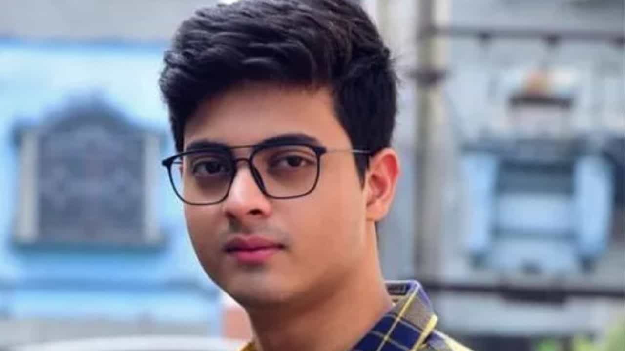 'তোমার প্রেমেই পড়ব, চিরকাল', কার জন্মদিনে হৃদয় নিংড়ে প্রেমবার্তা দিব্যজ্যোতির? 'তোমার প্রেমেই পড়ব, চিরকাল', কার জন্মদিনে হৃদয় নিংড়ে প্রেমবার্তা দিব্যজ্যোতির?