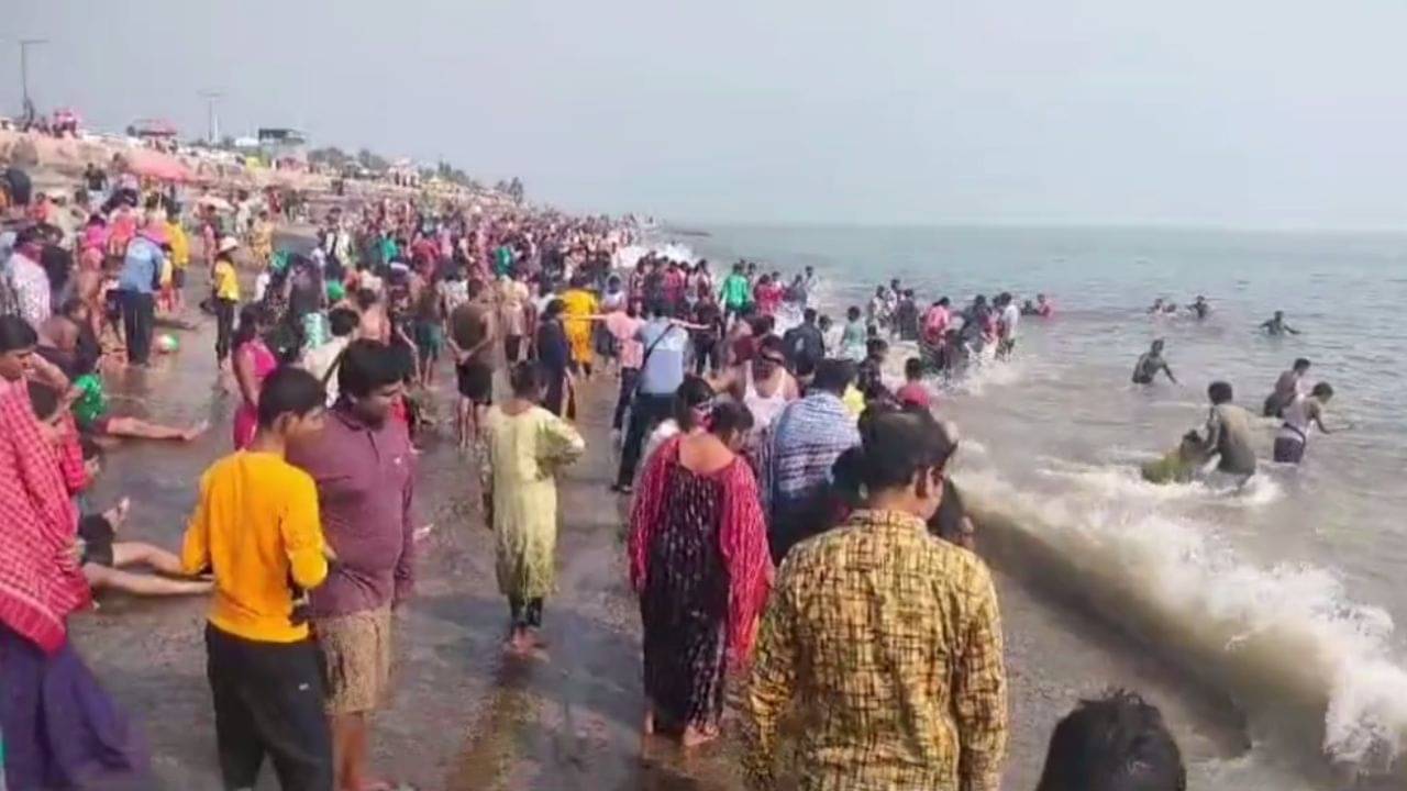 Digha: সাগর পাড়ে আইসা আমার মাতাল-মাতাল লাগে, তাসরিফের সেই গানেরই মানে বোঝাচ্ছে দিঘা