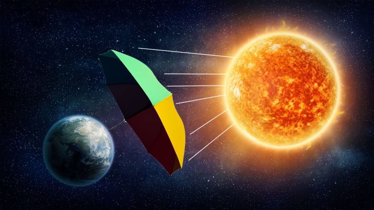 ছাতার তলায় গোটা পৃথিবী! সূর্যের তাপে আর পুড়বে না শরীর