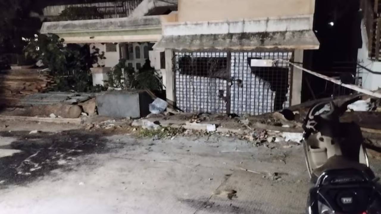 বাড়ির ভিতর থেকে উদ্ধার পাঁচ কঙ্কাল! আতঙ্কে গ্রামবাসীরা