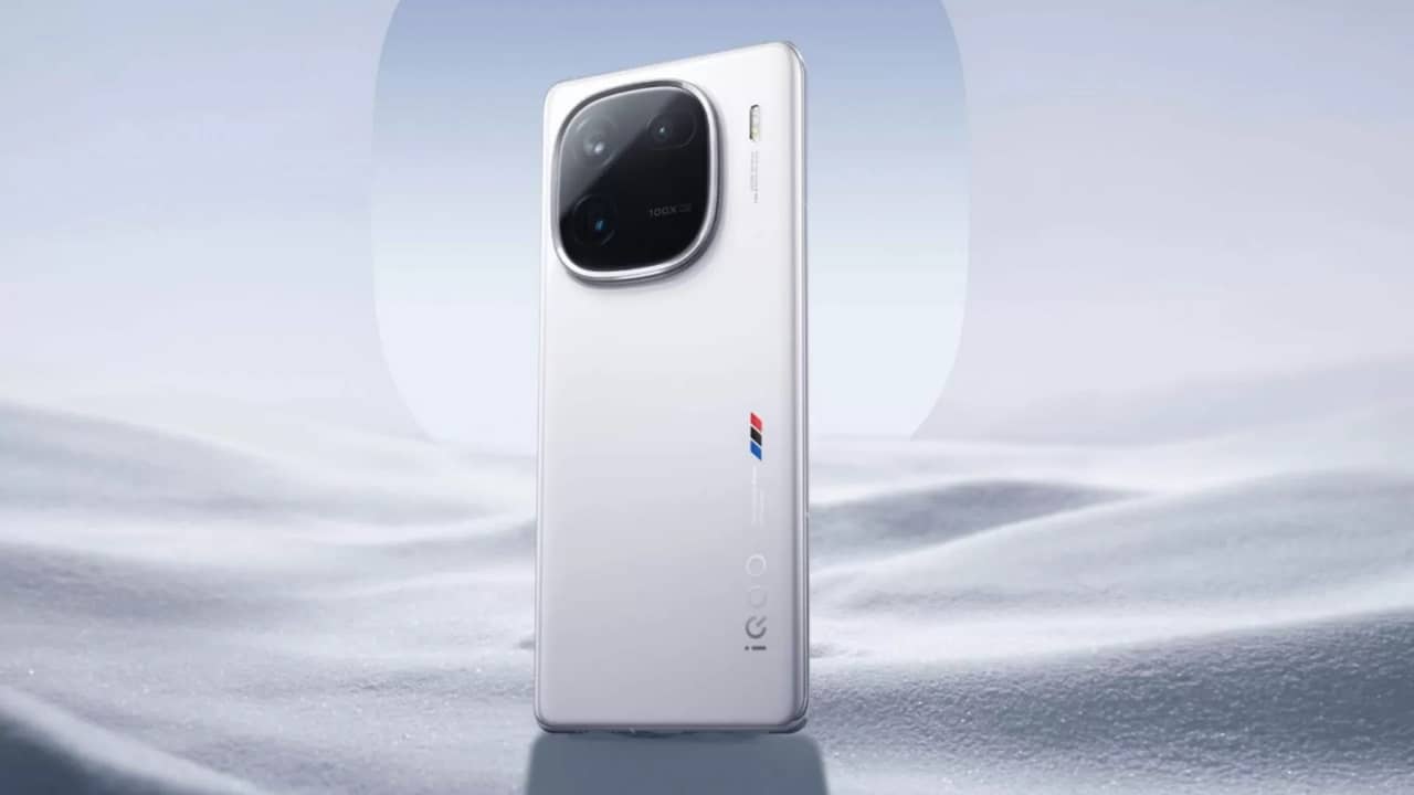 চিনে ঝড় তুলে iQOO 12 এবার ভারতের বাজার কাঁপাতে আসছে, কত দাম হতে পারে?